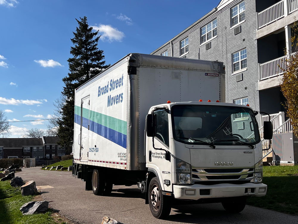 A Broad Street Movers truck parked outside an apartment building for Philadelphia apartment moving services.